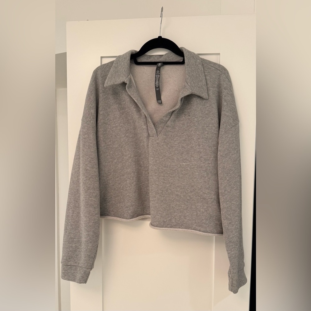 Vuori Gray Women's Collared Sweatshirt